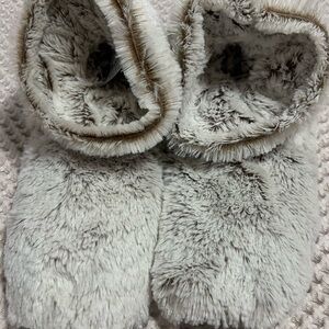 New Furry Grey Weighted Lavender Scented Microwaveable Warmies Slippers W6-10